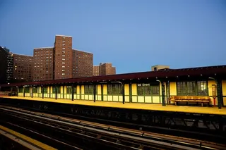 轨道、夜间、火车、城市景观、交通、夜间、车辆、火车站