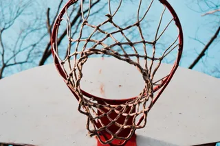 低角度照片, 黑色, 白色, 篮球圈, 网, 篮子, 箍, 篮球