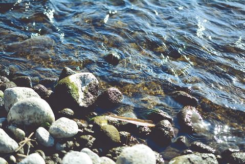 在日本，高崎，岩石，固体，岩石物体，水，没有人，一天