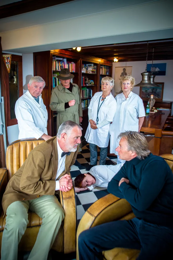 研究室、物理学家、姐妹、医生、检查员、男性、男性、人群