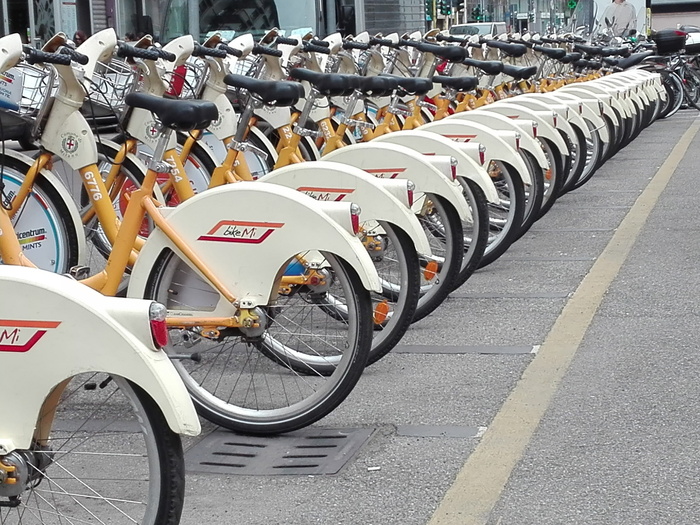 米兰自行车，比克米，春天，自行车，自行车共享，城市，交通，交通方式