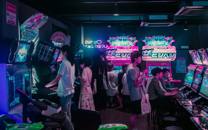 玩街机游戏的人