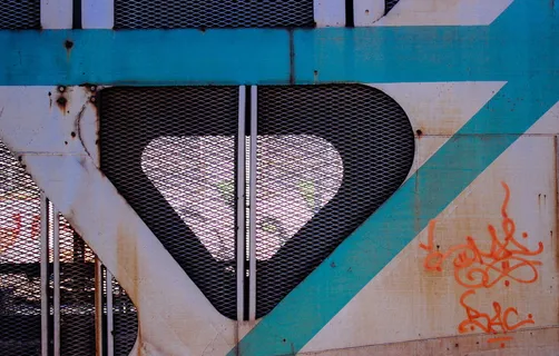 没有人，白天，特写，建筑，金属，涂鸦，通信，标志