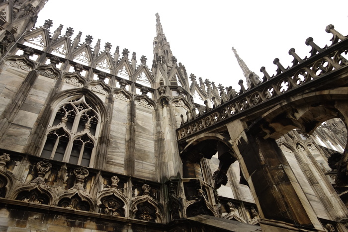 意大利，米兰大教堂，教堂，建筑结构，建筑外观，低角度视图，天空