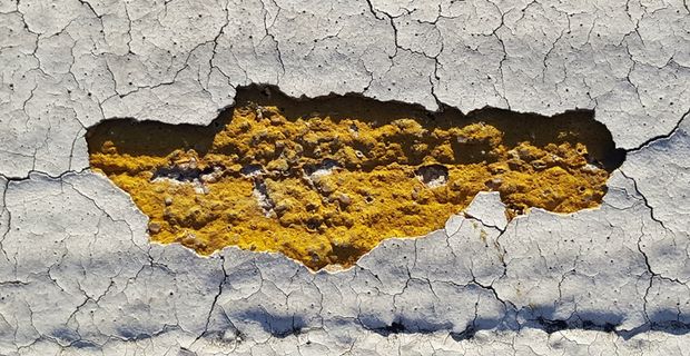 棕色、灰色、表面、陈旧、裂纹、裂纹、缺口、孔洞