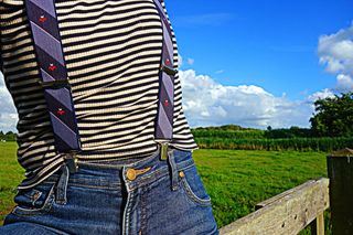 人，坐姿，木制，围栏，身体，腰部，腹部，臀部