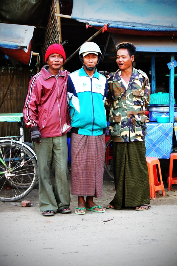 三个加入，三个有趣，男人，有趣，好奇，有趣，脸，人