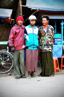 三个加入，三个有趣，男人，有趣，好奇，有趣，脸，人