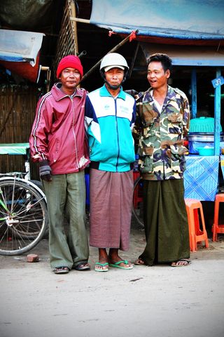 三个加入，三个有趣，男人，有趣，好奇，有趣，脸，人