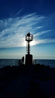 意大利，埃斯特西岛，无名路，灯塔，港口，老人，天空，海洋