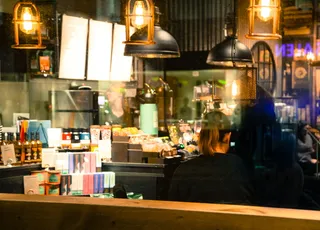 酒吧，女孩，坐着，女人，人，饮料，餐厅，灯