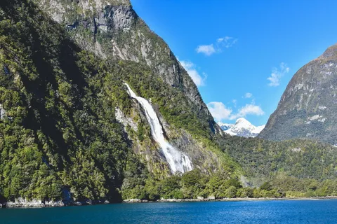 新西兰，米尔福德湾，山，瀑布，树木，彩虹，水，自然之美