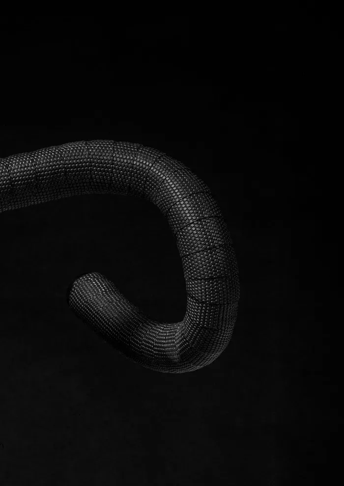 单物体，黑色背景，工作室拍摄，无人，室内，复制空间，特写，夜间