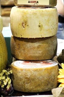 奶酪，奶酪面包，市场摊位，奶制品，美味，牛奶，硬奶酪，奶酪店