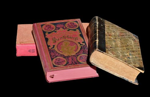 书籍，旧书，古老的烹饪书籍，烹饪书籍，书堆，古老的德国经文，古董，历史