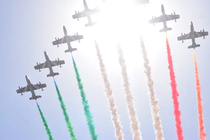 阅兵，飞行，意大利杂技队，飞行器，飞机，运输，飞行，运输方式