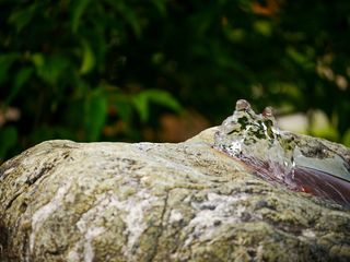 饮用水、水、石头、喷泉、水流、液体、清洁、清澈