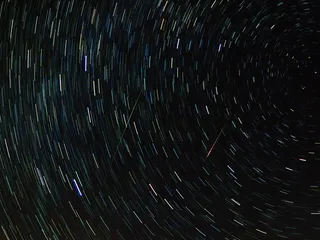 流星，流星，英仙座，星迹，星迹，恒星，夜空，地球自转