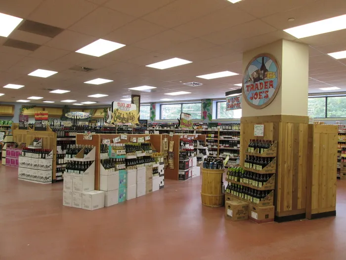 trader joe，市场，玻璃瓶展示，商店，亚特兰大，杂货店，食品，零售