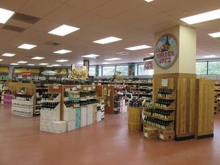 trader joe，市场，玻璃瓶展示，商店，亚特兰大，杂货店，食品，零售