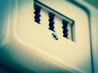 白色适配器的选择性聚焦摄影