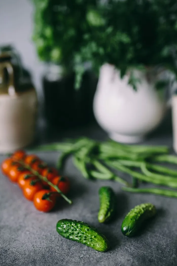 欧芹、黄瓜、青豆和其他绿色植物