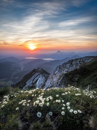 黎明时分的山景