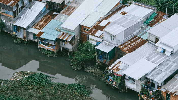 河流、水、住宅、区域、房屋、草地、屋顶、建筑