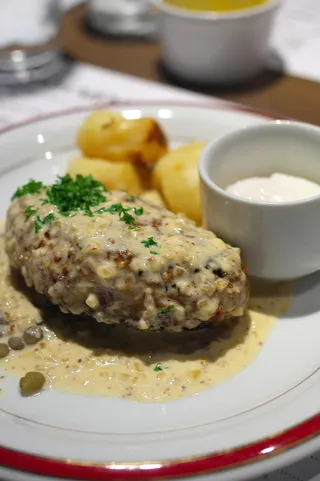 邦古汉堡包、牛肉、鸡鸡鸡、食品和饮料、食品、即食、新鲜度、盘子