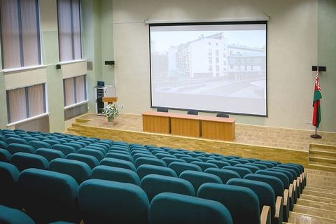 电影院、场景、屏幕、桌子、室内、无人、投影屏幕、空