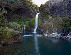白天流淌的瀑布