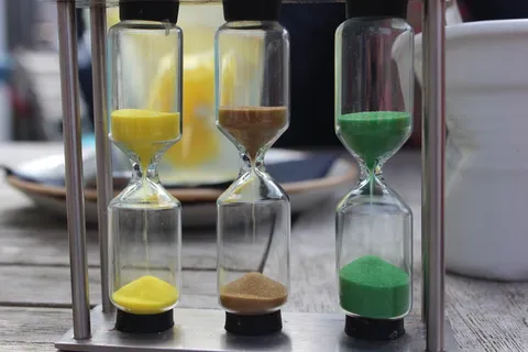 时间、沙漏、时钟、小时、时间量、年龄、瞬态、周期 时间、沙漏、时钟、小时、时间量、年龄、瞬态、周期