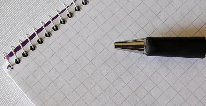 黑色纸笔