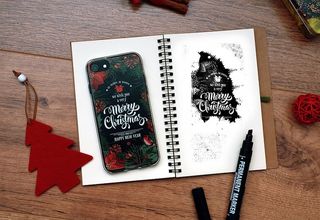 黑色和红色智能手机靠近黑色标记