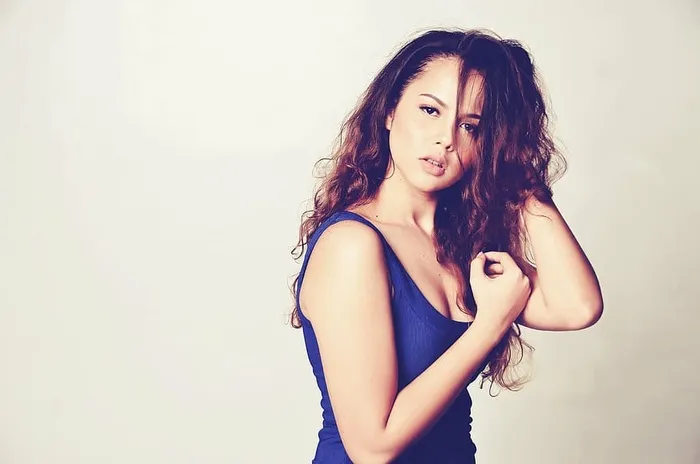 女士，蓝色，无袖大圆领，上衣，女性，美女，头像，迷人