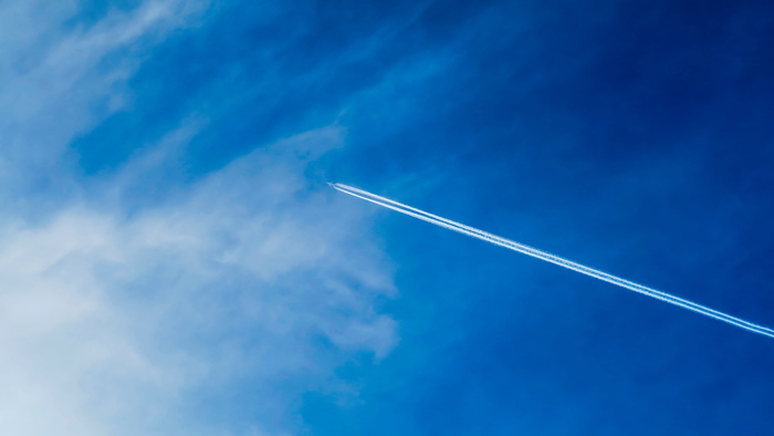 天空、空中、飞机、飞机、大气、云、云景、多云上的轨迹
