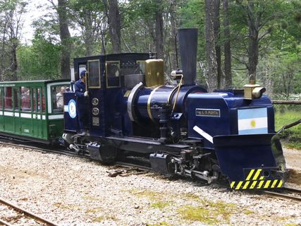 世界末日列车，乌斯怀亚，阿根廷，树木，工厂，轨道交通，火车，火车-车辆