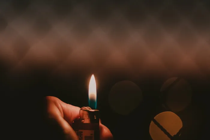 灰绿一次性打火机亮起