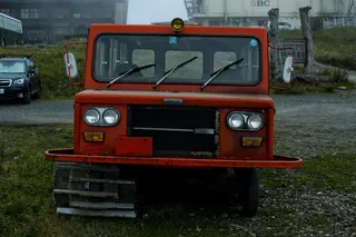 日本长野，部分多云，交通方式，陆地车辆，交通，红色，无人