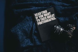 单反相机和摄影书籍