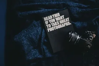 单反相机和摄影书籍