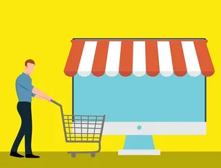 电子店面概念图。带遮阳篷的电脑，男人推着购物车去网上商店。