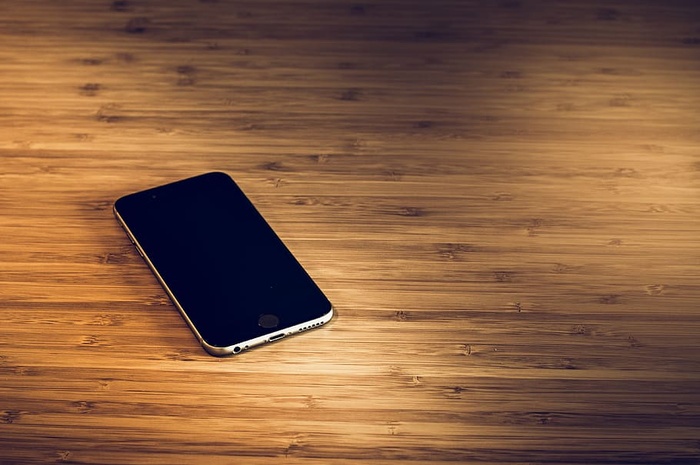 苹果、办公桌、iphone、手机、智能手机、桌子、木头、无线技术