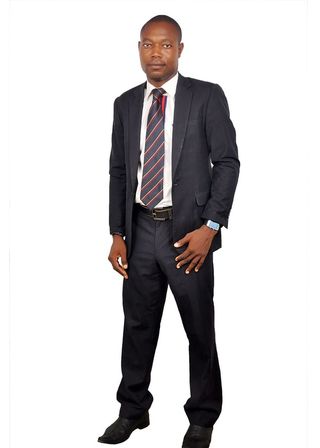 专家，顾问，专业人士，一人，商务，西装，白人背景，男性