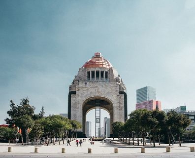 墨西哥城革命纪念碑街景