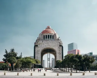 墨西哥城革命纪念碑街景