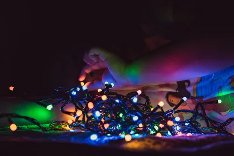 圣诞节,圣诞节,圣诞灯,黑色,颜色,人体部位,人手 圣诞节,圣诞节,圣诞灯,黑色,颜色,人体部位,人手