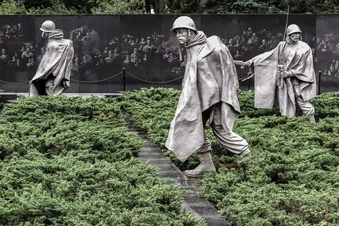 华盛顿特区国家广场朝鲜战争纪念馆的士兵雕像。 华盛顿特区国家广场朝鲜战争纪念馆的士兵雕像。