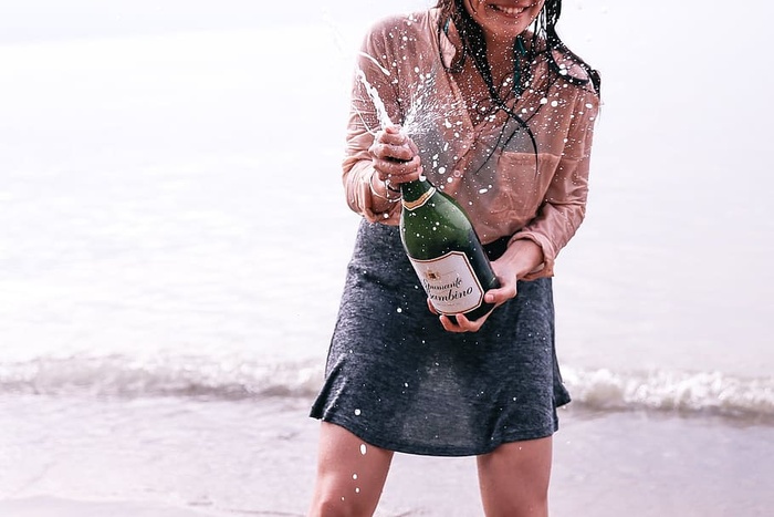 海滩派对配香槟照片