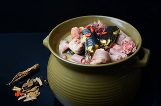 传统美食，土龙炖猪尾，炖，食品和饮料，海鲜，食品，健康饮食，亚洲食品